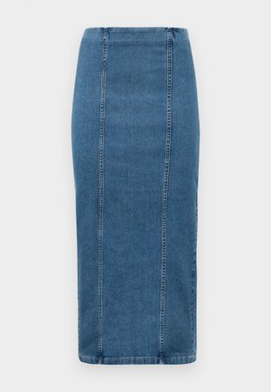 Blauwe denim strakke rok met verticale naden en een hoge taille, vallend onder de knie, weergegeven op een witte achtergrond.