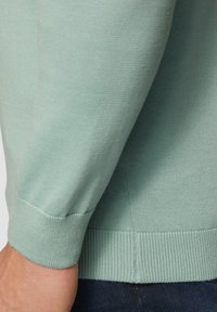 s.Oliver MIT LOGO-STICKEREI - Strickpullover - salbeigrün