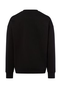 Μαύρη μπλούζα με χαλαρή εφαρμογή, στρογγυλή λαιμόκοψη και μακριά μανίκια. Λείο υλικό, χωρίς ορατά σχέδια ή διακοσμητικά στοιχεία. Απλός σχεδιασμός.