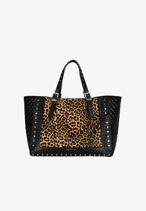 Borsa tote nera trapuntata con pannello frontale a stampa leopardata, borchie argentate e manici doppi con fibbia, firmata "L'ATELIER DU SAC."