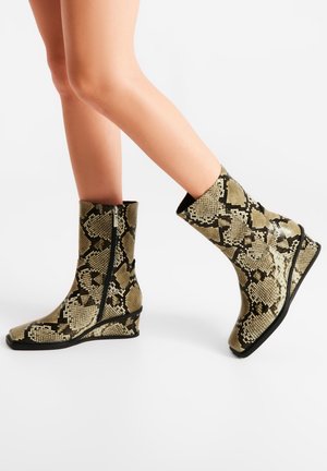 Woden ANN SNAKE - Keilstiefelette - snake