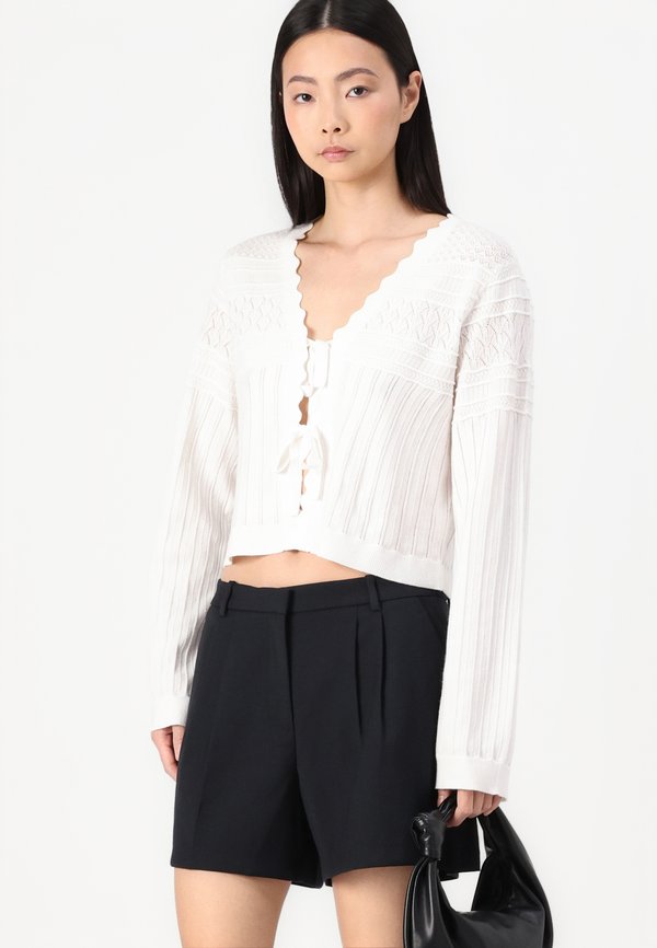 Curve Love A&F Sloane Low Rise Tailored Short - Shorts2