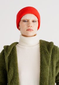 MSCH Copenhagen GALINE RACHELLE ICON BEANIE KEY - Bonnet - aurora red