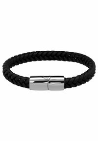 Zwarte gevlochten leren armband met een гладкий, zilverkleurige cilindervormige sluiting. Het ontwerp is naadloos en minimalistisch, met de nadruk op textuur.