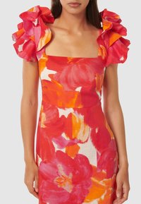 Forever New MACKENZIE RUFFLE SLEEVE MINI - Koktélruha / Partiruha - parker floral