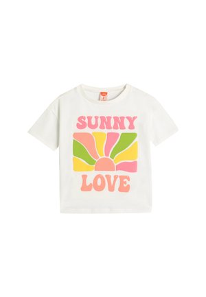Weißes T-Shirt mit kurzen Ärmeln, das ein farbenfrohes Retro-Sonnen-Design zeigt, mit dem Text "SUNNY LOVE" in fetten, verspielten Schriftarten. Aus Baumwollmaterial.