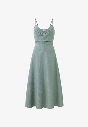Ein mintgrünes, ärmelloses Kleid mit einem Überkreuz-Oberteil und einem fließenden A-Linien-Rock. Der strukturierte Stoff weist vertikale Streifen auf.