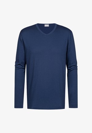Marineblauwe lange mouw V-hals T-shirt van zachte stof, met een gladde textuur en minimale stiksels langs de randen en de halslijn.