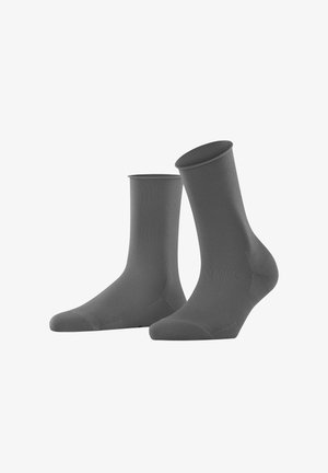 Graue Crew-Socken aus einem weichen, dehnbaren Material. Sie haben einen gerippten Bund und eine glatte Textur mit verstärkten Zehen und Fersen.