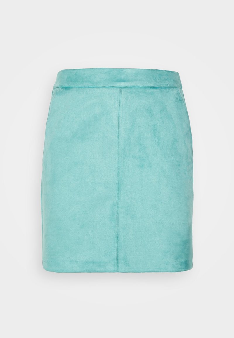 Mini-jupe en daim bleu clair avec une texture lisse, présentant une coupe droite et des détails de coutures discrètes le long des coutures.