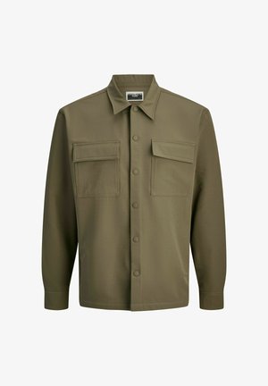 Oliiviroheline nööpidega särk, millel on klassikaline krae, kaks rinnataskut ja pikad varrukad. Sile tekstuur, keha järgnev lõige ja minimaalne riistvara.