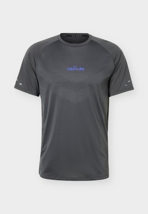 Nike Performance, CITY STRIDE - Sports T-shirt - anthracite