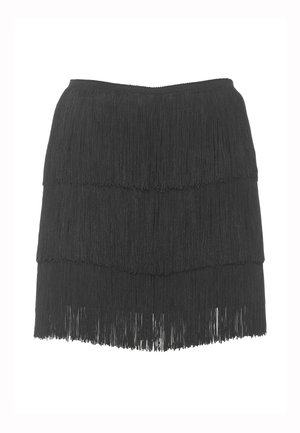 Mini gonna nera a balze con frange, composta da tre strati di fili lunghi e sottili che creano un effetto texture fluente.