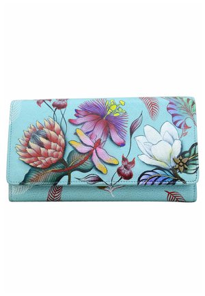 Portemonnee met bloemenpatroon van lichtblauw leer. Bevat kleurrijke bloemen en bladeren met een gestructureerde afwerking en een metalen accent op de sluiting.