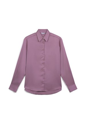 Camicia a maniche lunghe abbottonata in seta rosa pallido. Presenta un colletto a punta, una leggera lucentezza e un orlo dritto con una texture liscia.