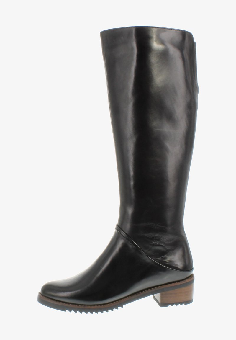 Botte noire en cuir montant, avec une surface lisse, un bout arrondi, un faible talon empilé et un détail de couture subtil au niveau de la cheville.