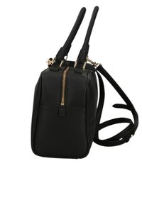 Borsa nera in pelle con forma rettangolare, doppi manici, tracolla regolabile, cerniera dorata e finitura texturizzata.