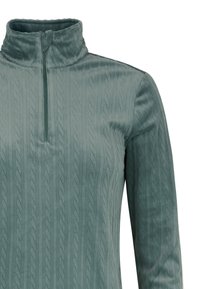Pull en teal clair avec col montant, zip 1/4, présentant un motif en maille torsadée texturée et des manches longues, fabriqué à partir d'un matériau doux.