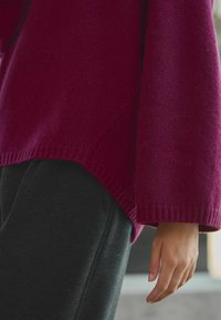 Next RELAXED FIT ciemnoczerwony