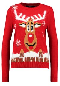 Punainen neulepaita, jossa peuran kuvio sarvineen, lumihiutaleita ja valkoinen pörröinen lumikuosi alareunassa. Pitkät hihat.