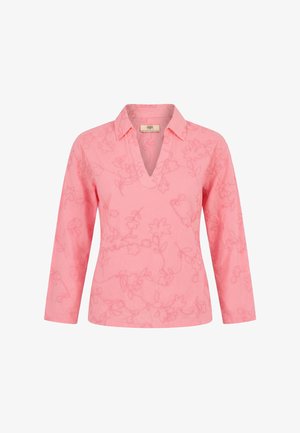 Blusa rosa de manga larga con bordado floral, cuello en V y corte entallado.