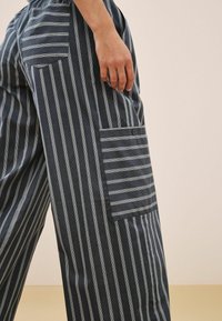 Next STRIPED SUPER WIDE TALL - REGULAR FIT - Tygbyxor - navy