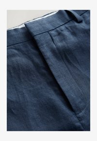 Unselected, blue