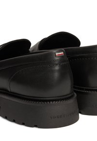 Tommy Hilfiger LIGHT HILFIGER LOAFER - Įmautiniai batai - black