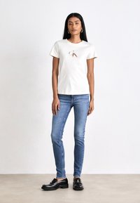 Calvin Klein Jeans GRADIENT SLIM TEE - T-shirt con stampa - ivory