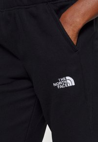 The North Face Träningsbyxor - black
