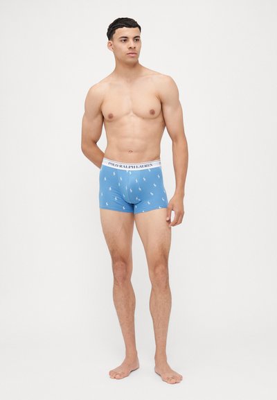 Modré boxerky s bílým pasem, na kterém je logo "POLO RALPH LAUREN", ozdobené malými bílými vzory koní. Materiál: bavlna.