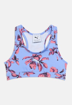 Lys blå sports-BH med rosa og svart blomsterprint, racerback-design og en synlig hvit Puma-logo midt foran.