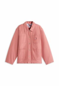 Giacca di cotone rosa con maniche lunghe, colletto, due grandi tasche frontali e un piccolo emblemma con il marchio sulla tasca del petto. Chiusura con bottoni.