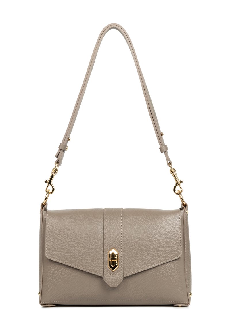 Borsa a tracolla in pelle grigia con forma rettangolare, chiusura a patta, hardware in tonalità oro, tracolla regolabile e finitura texture sobria.