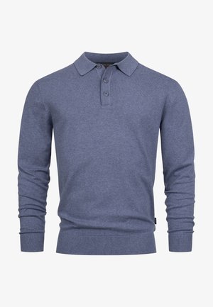 Kék, hosszú ujjú pólóing, puha kötött anyagból készült. Klasszikus gallérral és háromgombos lefejtővel rendelkezik. Bordázott mandzsetták és hem.