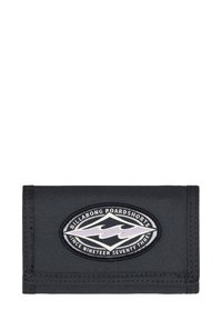 Czarny portfel o teksturowanym wykończeniu, z owalną naszywką z logo z napisem "Billabong Boardshorts" oraz falistym wzorem.