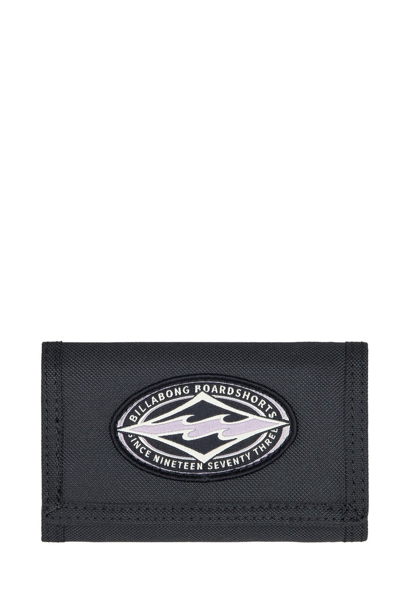 Czarny portfel o teksturowanym wykończeniu, z owalną naszywką z logo z napisem "Billabong Boardshorts" oraz falistym wzorem.