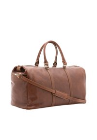 Borsa duffel in pelle marrone con due manici superiori, tracolla rimovibile, cuciture visibili e chiusura con zip. Texture liscia e design spazioso.