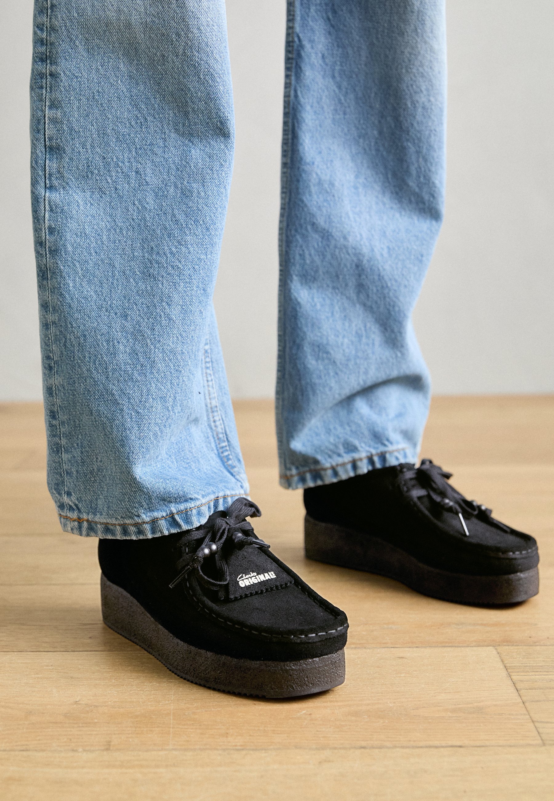 靴 Clarks Wallacraft Bee Women's Wallacraft Bee Maple Suede Moccasins | Clarks