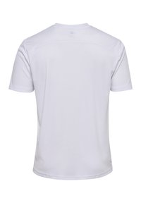 Prosty biały sportowy T-shirt z krótkim rękawem widziany od tyłu, z szwem wzdłuż łopatek i okrągłym dekoltem.