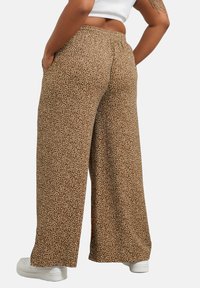 Yours Clothing ABSTRACT WIDE LEG - Pantaloni - brown