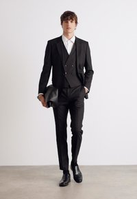 HUGO ARTI HESTEN SET - Gilet elegante - black