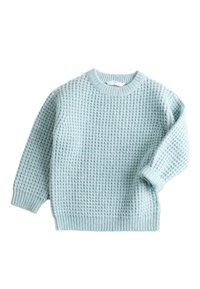 Svetle modrý pletený svetr s texturovaným vzorem, kulatým výstřihem a žebrovanými manžetami a lemem. Měkký materiál a pohodlný design.