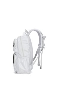 Zaino bianco con un design elegante e strutturato; presenta numerosi scomparti con cerniera, tasca laterale in rete e spallacci imbottiti regolabili.