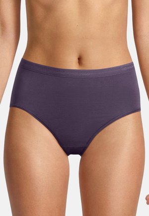 Hooggerimde, donkerpaarse slips gemaakt van zacht, rekbaar materiaal met een soepele tailleband en naadloze randen voor comfort.