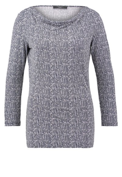 Haut à manches longues en tissu tricoté texturé, présentant un motif gris et blanc avec un col rond large. Fini lisse sur l'ensemble.