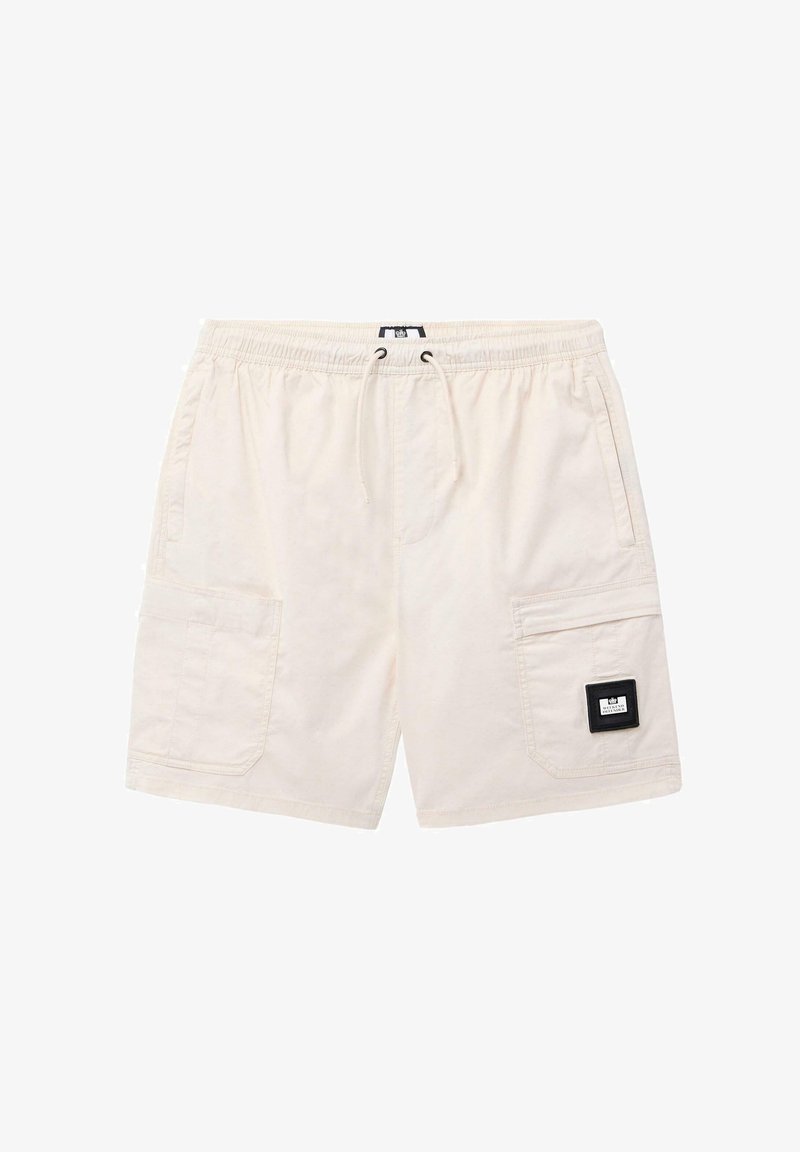 Shorts cargo beige clair en tissu doux, dotés d'une taille avec cordon de serrage, de poches latérales et d'une étiquette noire sur la poche gauche.