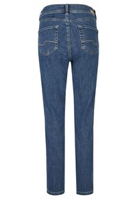 Niebieskie dżinsy o prostym kroju nogawki, widoczne akcenty w szwie oraz dwie tylne kieszenie. Tkanina ma teksturowane wykończenie.