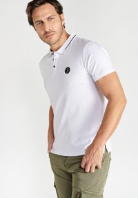 Le Temps Des Cerises Poloshirt - blanc