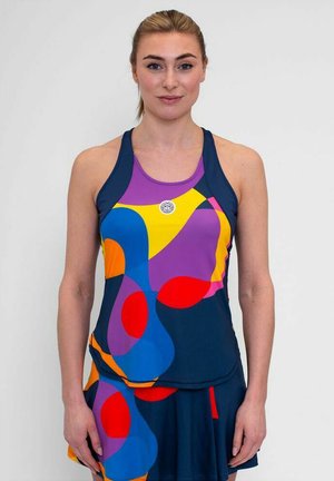 Multicolore sporttanktop met een mix van blauwe, paarse, oranje en rode abstracte vormen; gemaakt van rekbare, vocht afvoerende stof.